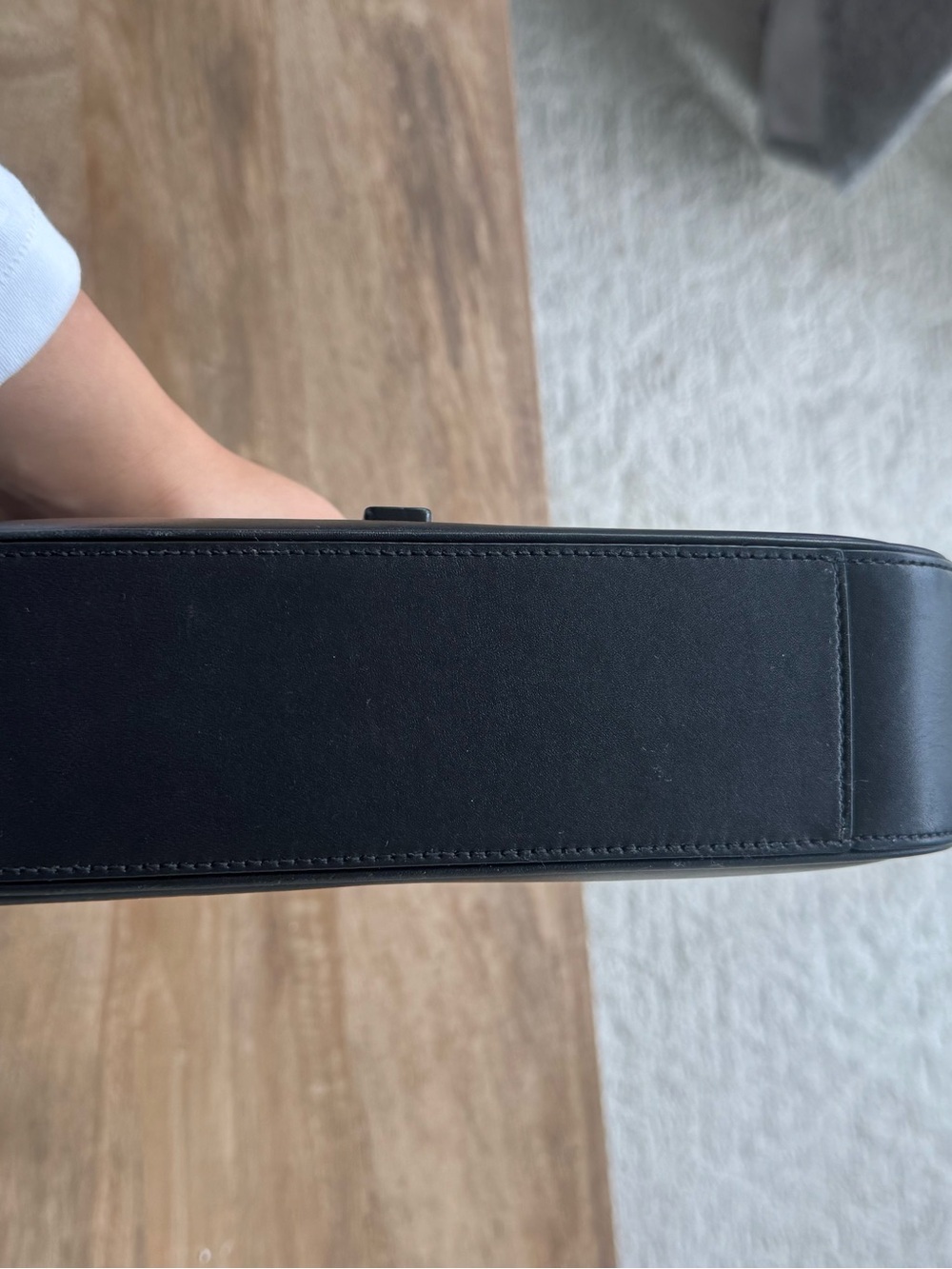 Saint Laurent Black Leather Shoulder Bag 5 à 7 - Picture 4 of 6